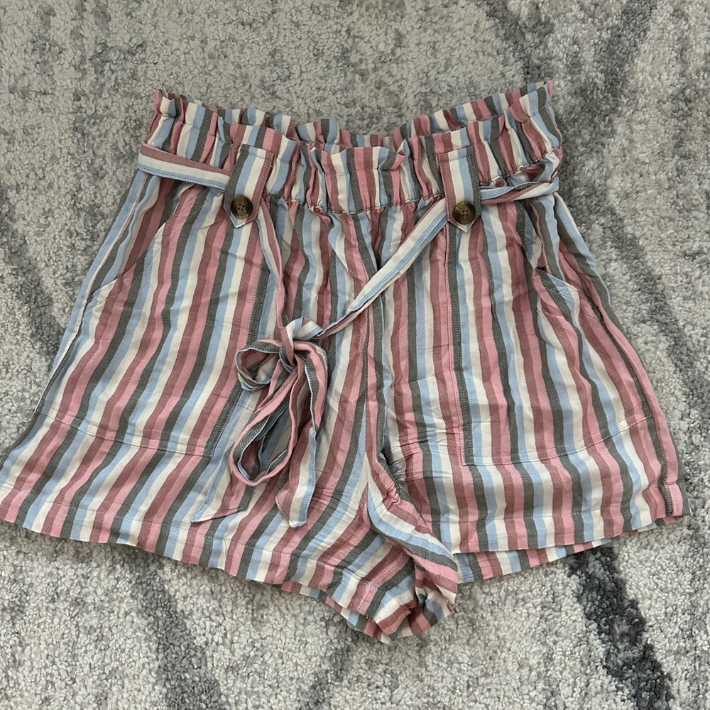 American eagle shorts size medium!